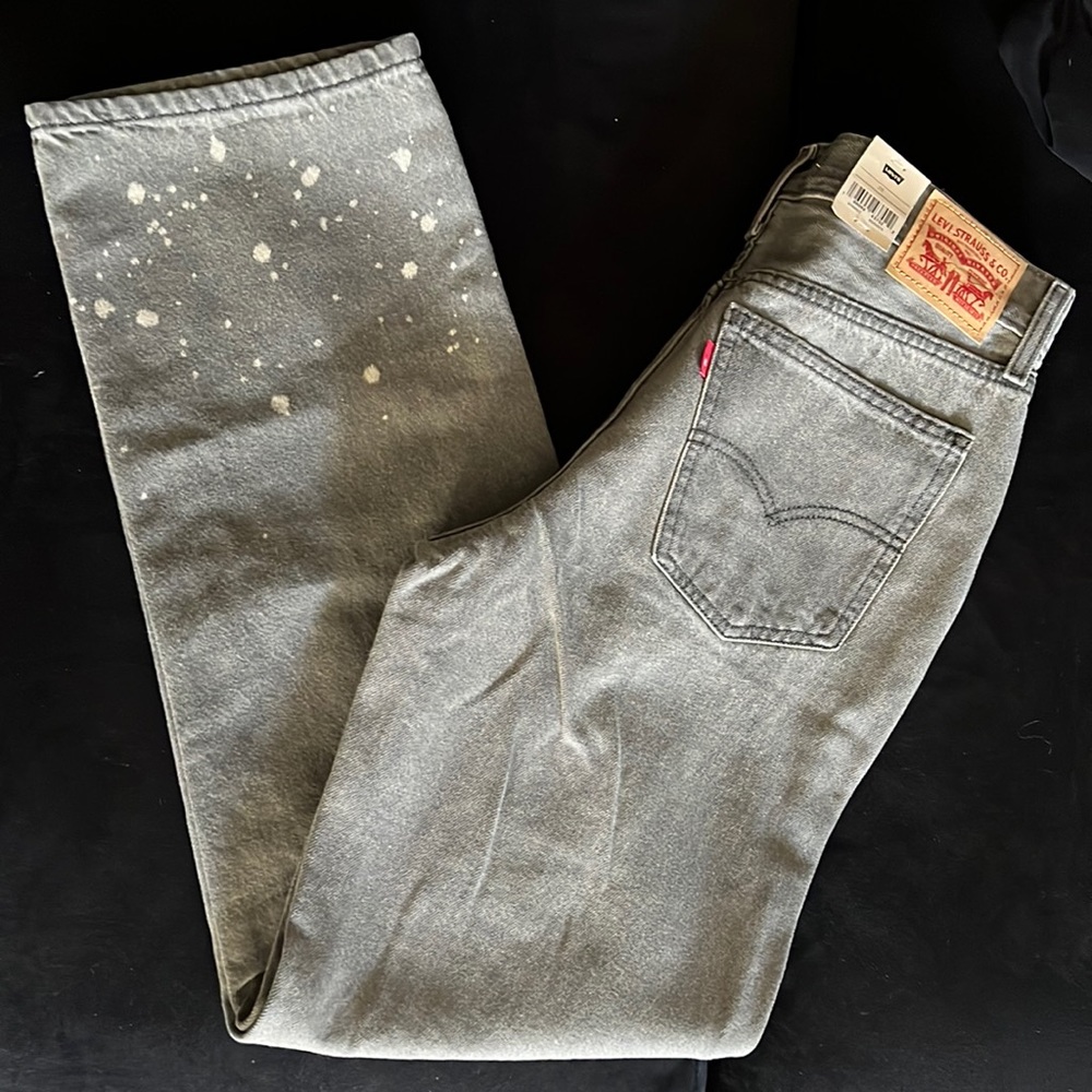 NWT. Women’s Levi’s Low Pro, Worn In Light Grey color, size 28. 100% cotton